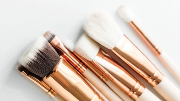 Rejuvenecer 5 años en sólo 10 minutos: el maquillaje para pieles maduras que marca tendencia