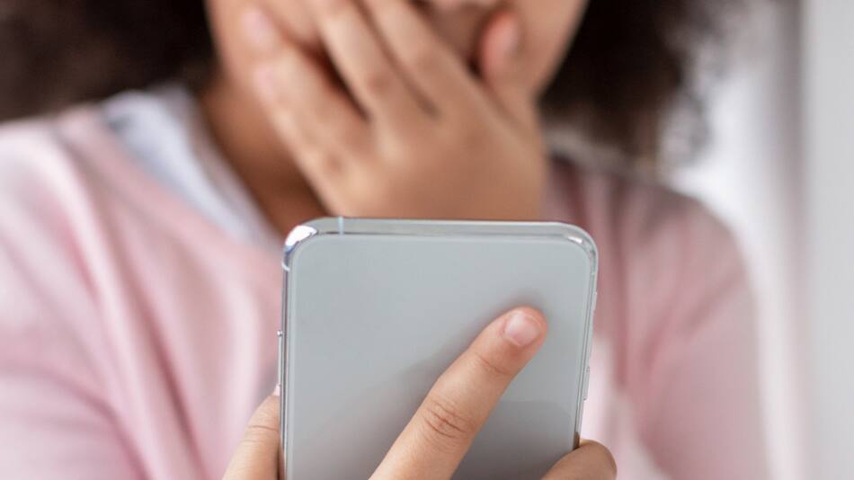 Clonación de voz con inteligencia artificial: el nuevo modus operandi de los estafadores. Foto: Freepik.