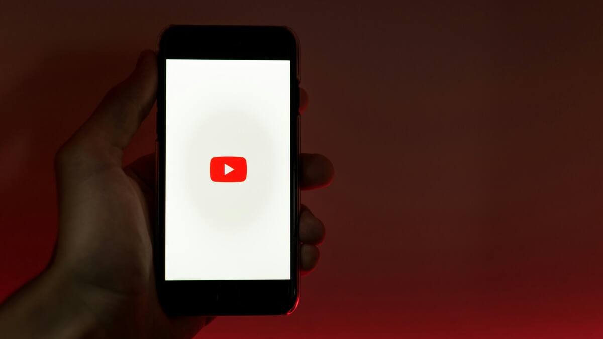 Esta herramienta permitirá traducir automáticamente el audio de los videos a diversos idiomas. Foto: Unsplash.