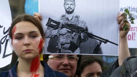 Conflicto entre Rusia y Ucrania, manifestación por Batallón Azov, Reuters