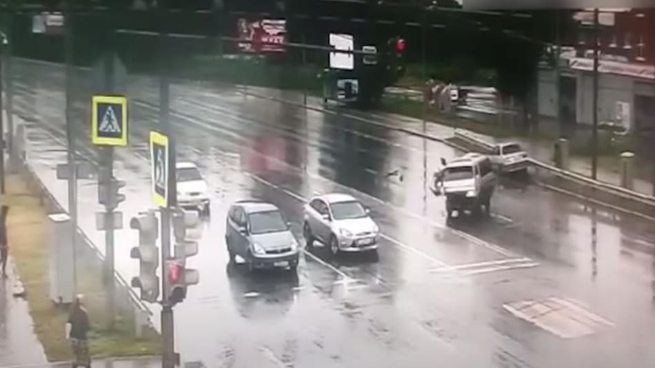 Policía salvó a niño de morir aplastado luego de un accidente de tránsito