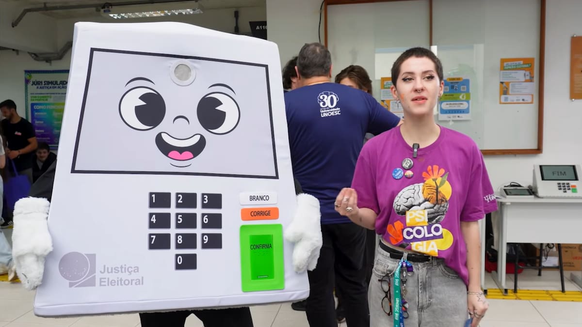 Inspirada en la urna electrónica, Pilili busca acercar información sobre las elecciones de 2026 y promover el voto consciente entre los ciudadanos brasileños.