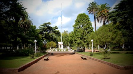 Ideal para un paseo de fin de semana: el pueblito cerca de CABA que combina naturaleza con su increíble historia paleontológica