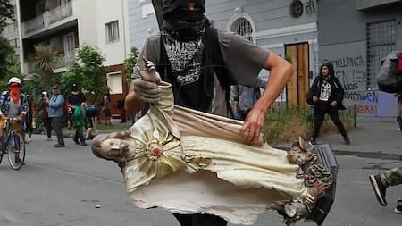 Chile, en llamas: violencia en las calles con sospechas de vínculo con Venezuela y Cuba