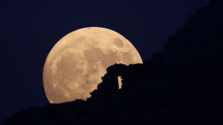 La Superluna en Egipto. Foto: Reuters
