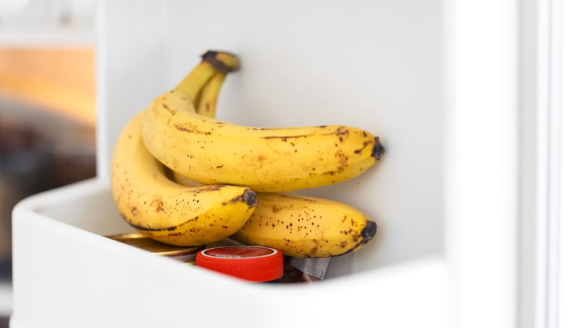Heladera Negra No van en la heladera: el truco el tallo para conservar las bananas y ...
