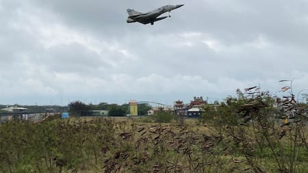Aeronave militar china en la base aérea de Hsinchu, Taiwán. Foto: Reuters (Annabelle Chih)