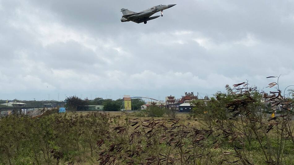 Aeronave militar china en la base aérea de Hsinchu, Taiwán. Foto: Reuters (Annabelle Chih)