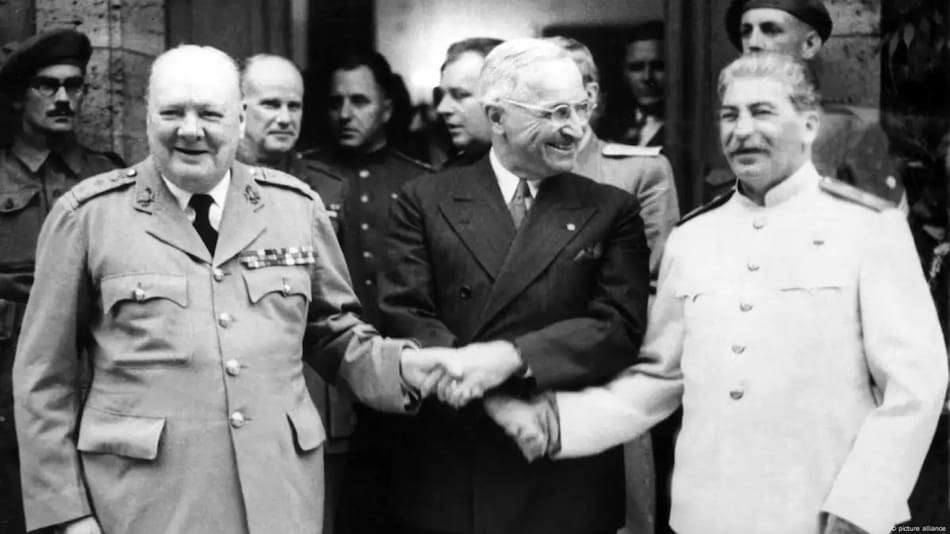 Conferencia o Acuerdo de Postdam: Winston Churchill, Primer Ministro del Reino Unido, Harry S. Truman, Presidente de Estados Unidos y Joseph Stalin, líder de la Unión Soviética.