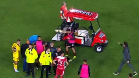 Momento del ataque de Javier Altamirano. Foto: NA.