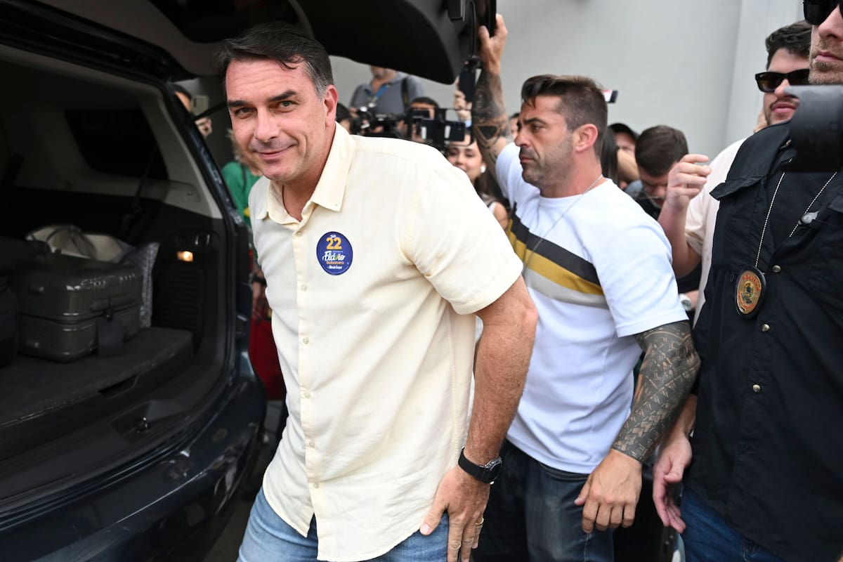 Flávio Bolsonaro.