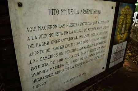 Hito colocado en la Chacra Pueyrredón. Foto: El Zorzal