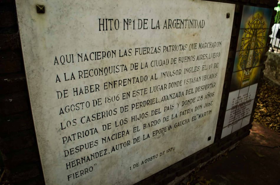 Hito colocado en la Chacra Pueyrredón. Foto: El Zorzal