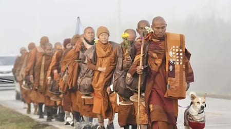 “Walk for Peace”: las increíbles imágenes de la mega peregrinación budista en EEUU para promover la paz