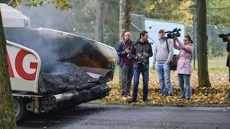 Eslovaquia construye calles usando colillas y cigarrillos. Foto: EFE