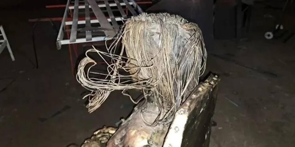 La estatua de Mirtha Legrand vandalizada. Foto: NA