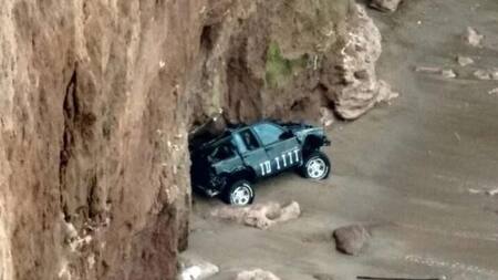 Camioneta cayó de acantilado en Mar del Plata
