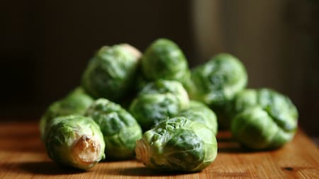 Cómo limpiar los repollitos de Bruselas.