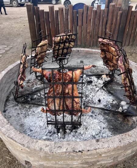 El lechón, el vacío y la tira de asado son las especialidades de la casa. Foto: Na