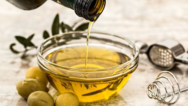 La ANMAT prohibió la venta de un aceite de oliva y varios productos médicos