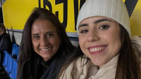 Cami Mayan junto a su exsuegra, la mamá de Alexis Mac Allister. Foto: Instagram/silvinarie.