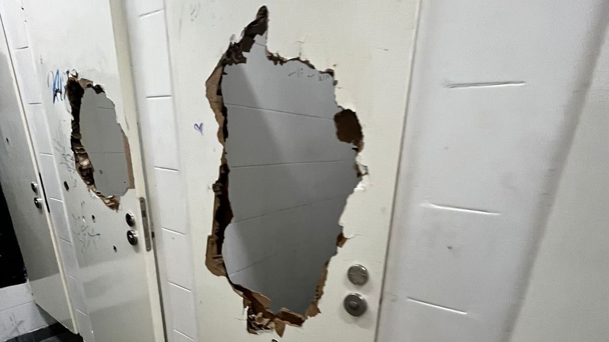 El Gobierno de la Ciudad dispuso que las escuelas porteñas asuman el costo de los daños y grafitis realizados por sus alumnos