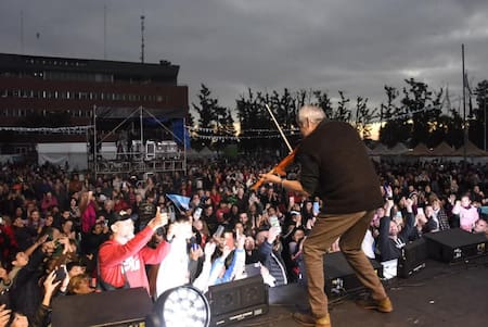 El festival musical que se hizo en el partido de Malvinas Argentinas por el 25 de mayo. Foto: Prensa.