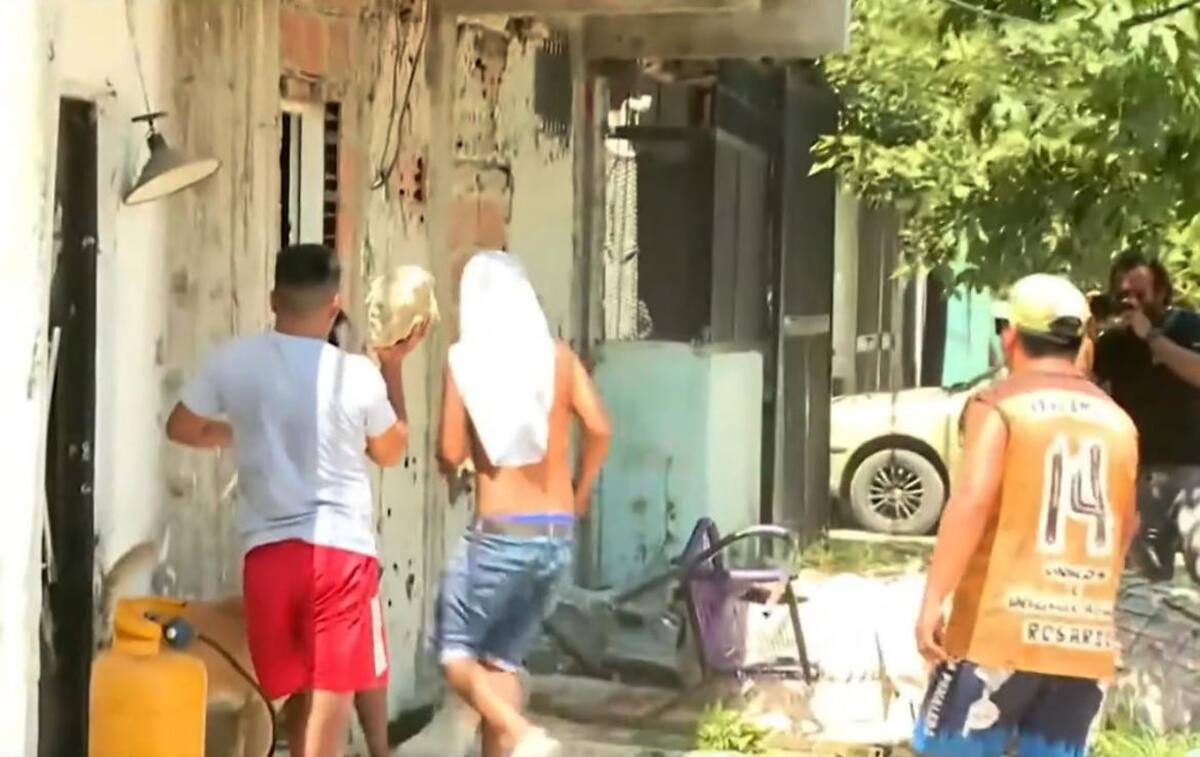 Quemaron la casa de un narco en Rosario. Foto: NA.