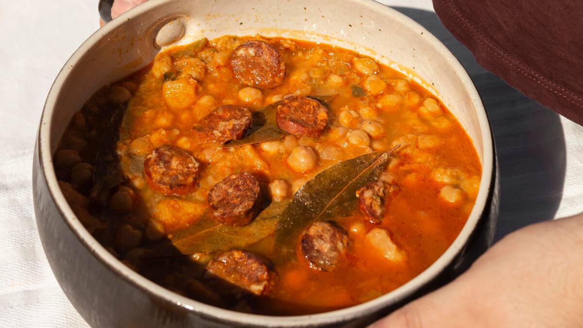 Chorizo a la Pomarola.
