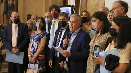 Senadores de la oposición tras la sesión de Bienes Personales, AGENCIA NA