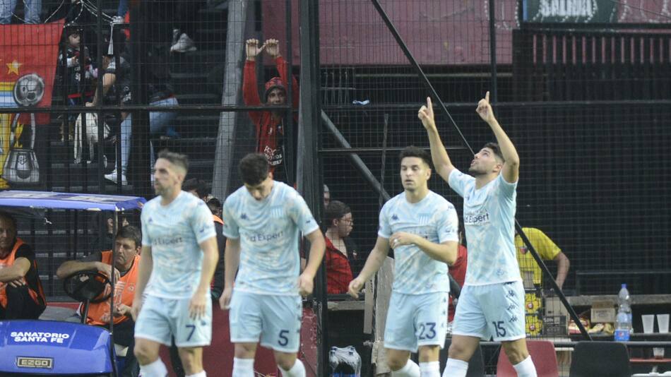 Racing le ganó a Colón en Santa Fe. Foto: Télam.