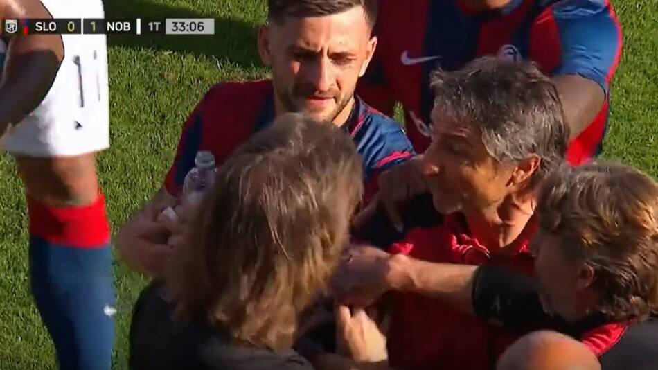 La insólita pelea de Rubén Darío Insúa con un ayudante de Newells. Foto: captura de video.