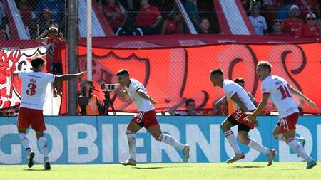 Jorge "Corcho" Rodríguez; Independiente vs. Estudiantes de La Plata. Foto: Télam.
