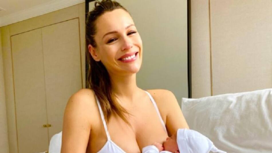 Pampita junto a su hija Ana