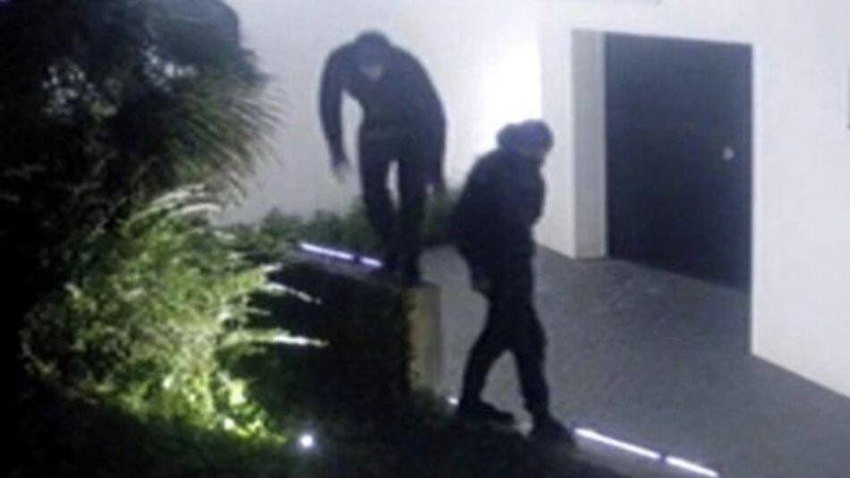Los ladrones que intentaron ingresar a la vivienda de Messi en Barcelona. Foto: captura de pantalla.