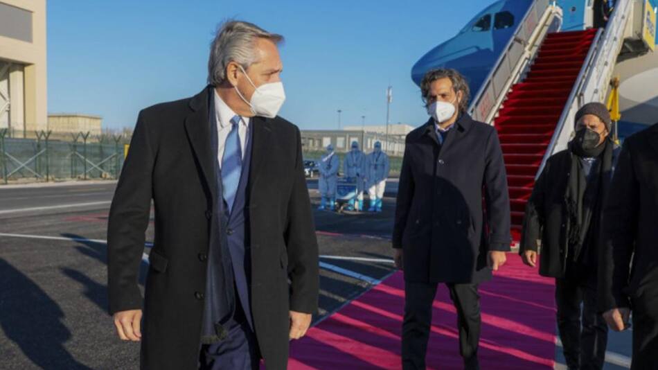 Alberto Fernández, presidente de Argentina, viaje en avión, gira presidencial, NA