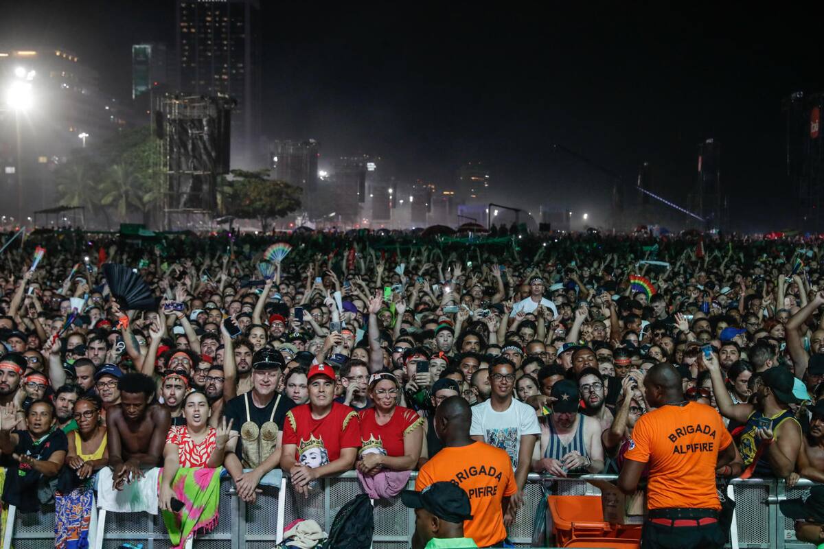 Madonna se presentó en un concierto gratuito, única presentación de su gira The Celebration Tour en Sudamérica, en la playa de Copacabana. EFE