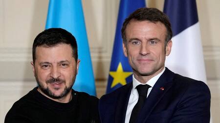 Volodímir Zelenski y Emmanuel Macron. Foto: Reuters.