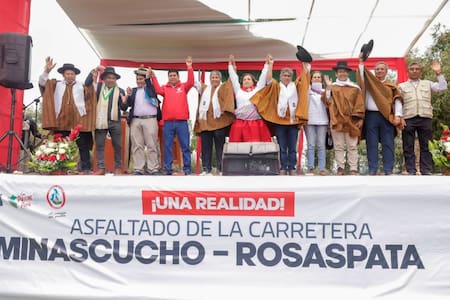 Dina Boluarte durante su visita a Ayacucho. Foto: Instagram @presidenciaperu.