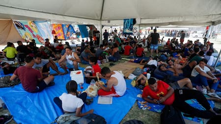 Migrantes entre Estados Unidos y México. Foto: Reuters.