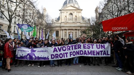 Marcha por el aborto en Francia. Foto: REUTERS.