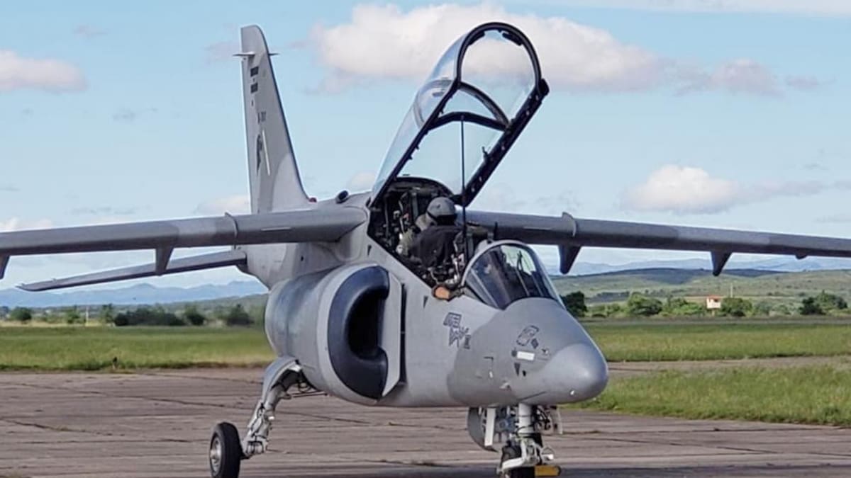 Avión Pampa III