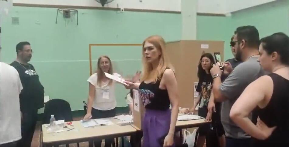 El momento tenso de Lilia Lemoine. Foto:  Captura de pantalla.