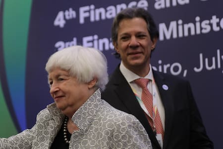 Fernando Haddad, ministro de Hacienda de Brasil, y Janet Yellen, secretaria del Tesoro de Estados Unidos. Foto: Reuters.