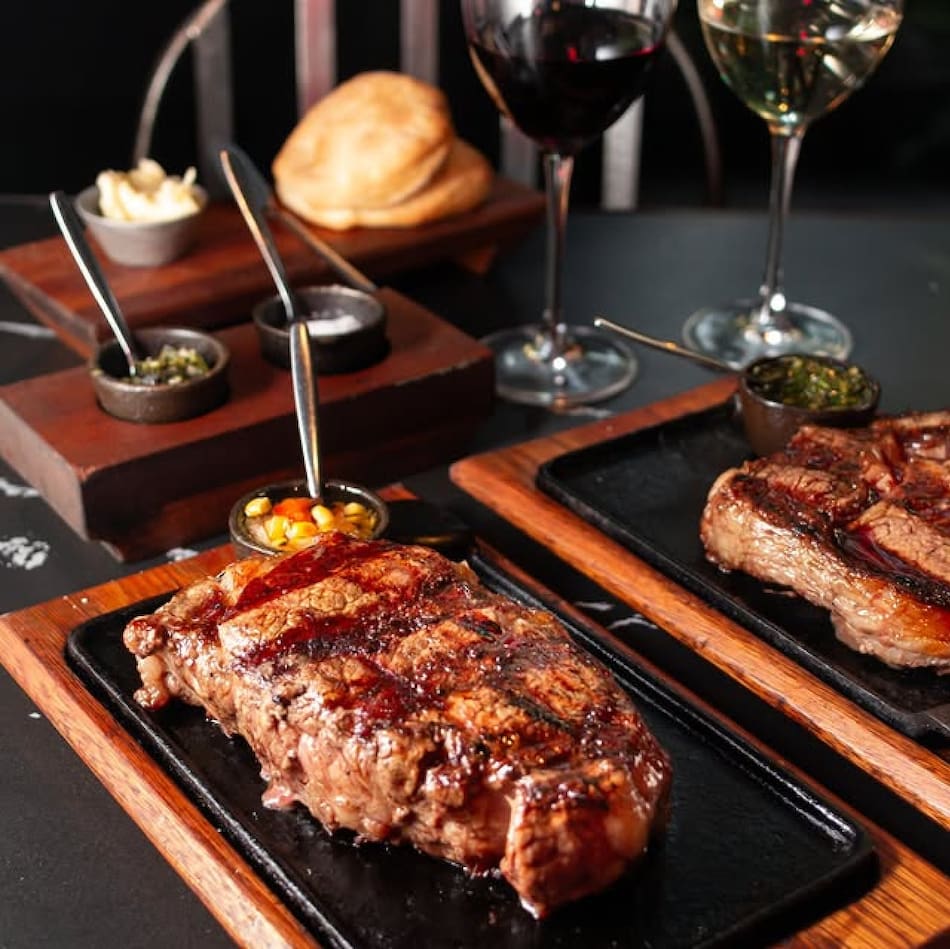 La carne que ofrece la parrilla Hierro. Foto: Instagram @hierro.palermo