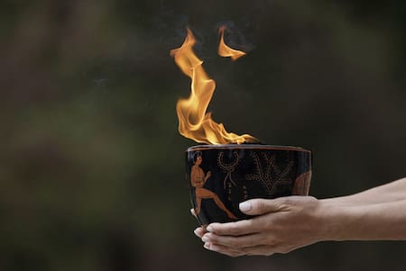 Encendido de la llama olímpica en Atenas, Grecia. Foto: Reuters.