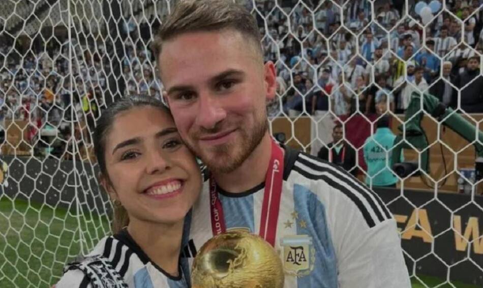 Mac Allister junto a su ex novia, Camila Mayan. NA