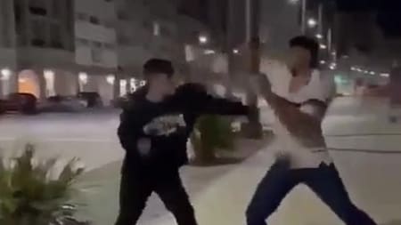 Video: un adolescente de 17 años fue asesinado de una puñalada frente al Casino de Necochea