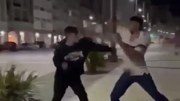 Video: un adolescente de 17 años fue asesinado de una puñalada frente al Casino de Necochea