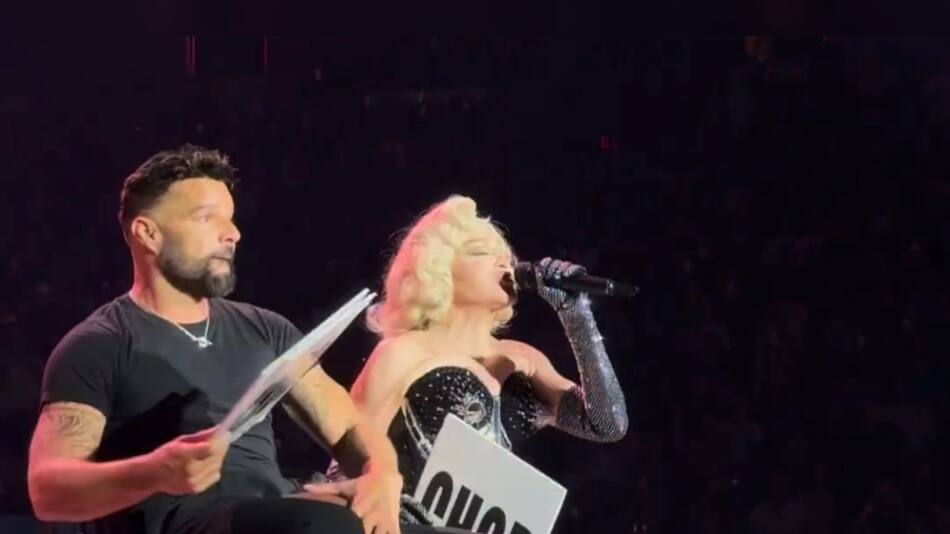 Madonna y Ricky Martin juntos en el escenario. Foto: Captura de pantalla